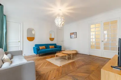 Coin salon dans l'établissement Elegant Apartment in the Heart of Historic Paris