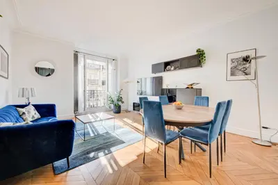 Coin salon dans l'établissement Elegant appartement au pied de Montmartre