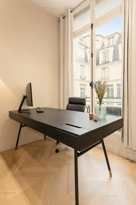 Tennis de table au sein de l'établissement Champs-Élysées Studio with Air Conditioning and Office ou à proximité