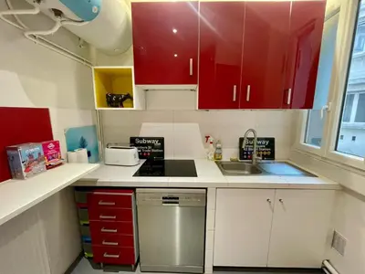 Cuisine ou kitchenette dans l'établissement Tour Eiffel Quai de Seine Marois Paris