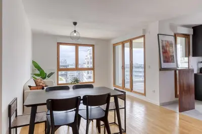 Cuisine ou kitchenette dans l'établissement Eiffel Tower view Terrace, parking, RER on foot