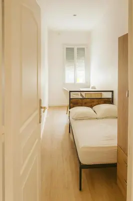 Un ou plusieurs lits dans un hébergement de l'établissement Chambres privées dans maison conviviale à Puteaux Salle de bain et cuisine partagées