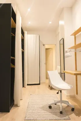 Plan de l'établissement Chambres privées dans maison conviviale à Puteaux Salle de bain et cuisine partagées
