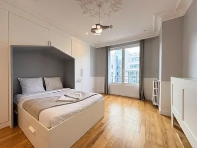 Un ou plusieurs lits dans un hébergement de l'établissement UrbanFlat 222 - Appartement Paris 17 en Bail Mobilite