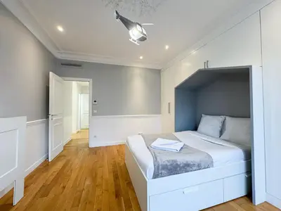Un ou plusieurs lits dans un hébergement de l'établissement UrbanFlat 222 - Appartement Paris 17 en Bail Mobilite