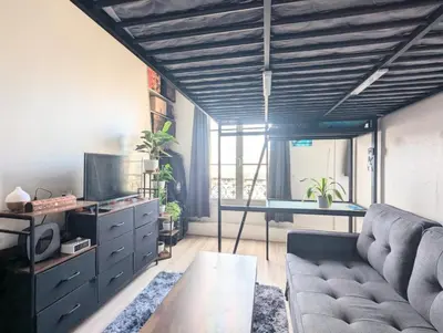 Télévision ou salle de divertissement dans l'établissement Beau studio confortable