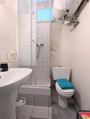 Salle de bains dans l'établissement Beau studio confortable