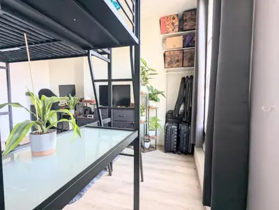 Coin salon dans l'établissement Beau studio confortable