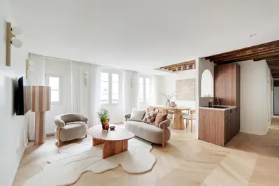 Télévision ou salle de divertissement dans l'établissement Sublime appartement à deux pas de Bastille