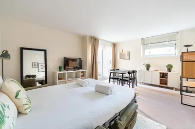 Un ou plusieurs lits dans un hébergement de l'établissement Comfort fully equipped - 10 mins from Paris