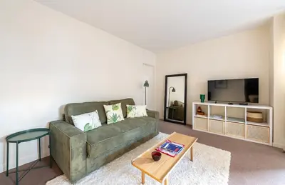 Télévision ou salle de divertissement dans l'établissement Comfort fully equipped - 10 mins from Paris