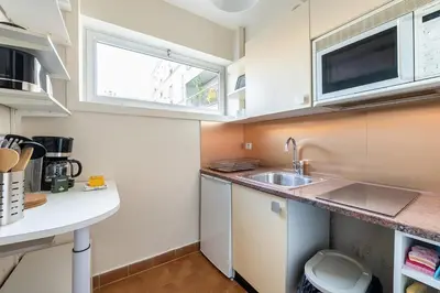 Cuisine ou kitchenette dans l'établissement Comfort fully equipped - 10 mins from Paris