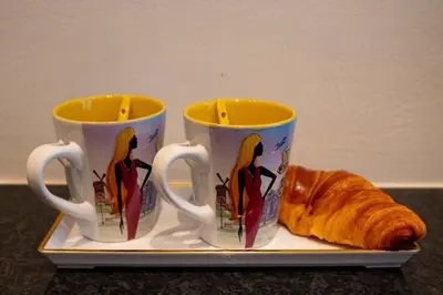 Options de petit-déjeuner proposées aux clients de l'établissement luxury apartement-near paris , metro , restaurant & bakery downstairs , 4 sleeps ,free WIFI
