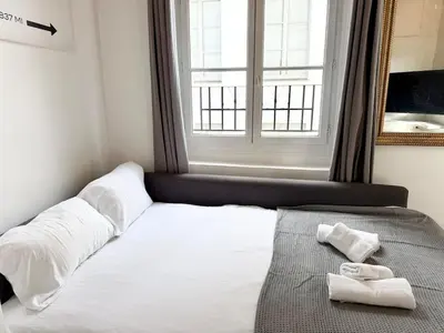 Un ou plusieurs lits dans un hébergement de l'établissement Charming Parisian apartment Paris 2 Central