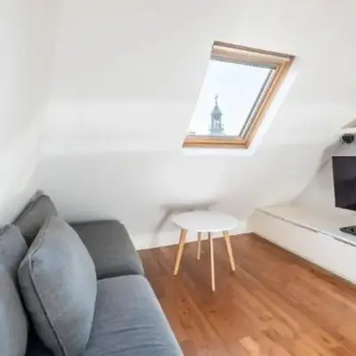 Bright apartment with terrace 16th