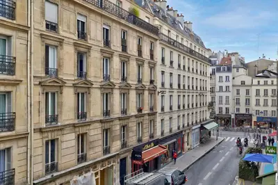 Vue générale sur Paris ou vue de la ville depuis l'appartement