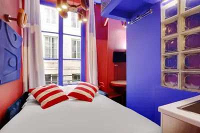 Un ou plusieurs lits dans un hébergement de l'établissement NoChichi Collections - Studio typique parisien