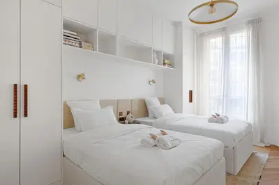 Un ou plusieurs lits dans un hébergement de l'établissement Suite Mendes, Appartement de Prestige parisien