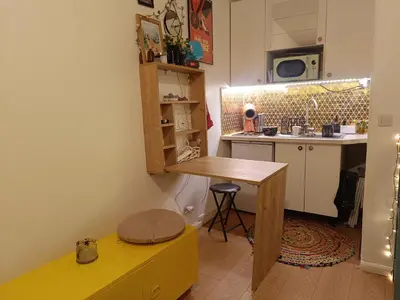 Cuisine ou kitchenette dans l'établissement Petit nid douillet à Paris