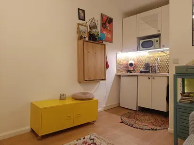 Cuisine ou kitchenette dans l'établissement Petit nid douillet à Paris