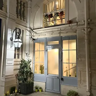 Appartement face a l'Opera Comique