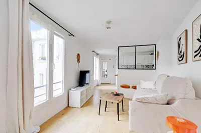Télévision ou salle de divertissement dans l'établissement Cozy Studio 2P - Hôtel de Ville