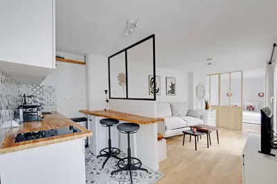 Cuisine ou kitchenette dans l'établissement Cozy Studio 2P - Hôtel de Ville