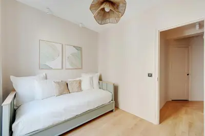 Un ou plusieurs lits dans un hébergement de l'établissement Luxury 3BDR 6P apartment - Neuilly-sur-Seine