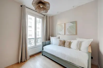 Un ou plusieurs lits dans un hébergement de l'établissement Luxury 3BDR 6P apartment - Neuilly-sur-Seine