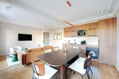 Cuisine ou kitchenette dans l'établissement Luxury 3BDR 6P apartment - Neuilly-sur-Seine