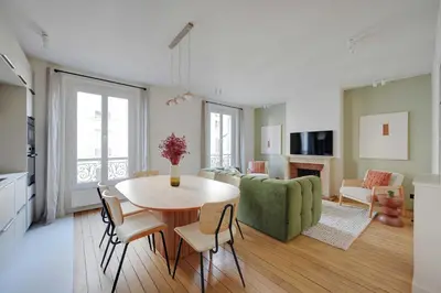 Télévision ou salle de divertissement dans l'établissement Luxury 2BDR 4P apartment - Neuilly-sur-Seine