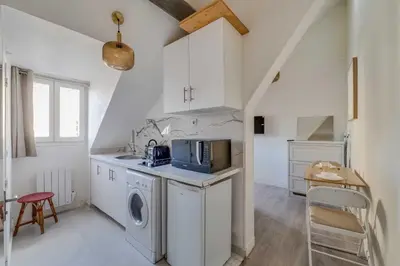 Cuisine ou kitchenette dans l'établissement Charming apartment - 2P- le Marais