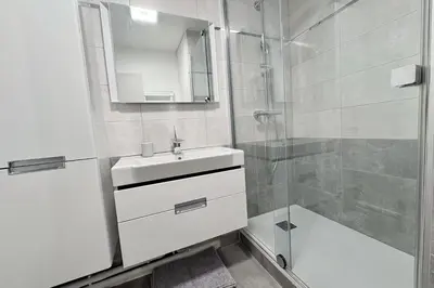 Salle de bains dans l'établissement Séjour lumineux à Levallois-Perret