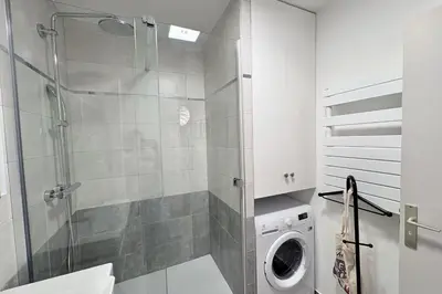 Salle de bains dans l'établissement Séjour lumineux à Levallois-Perret
