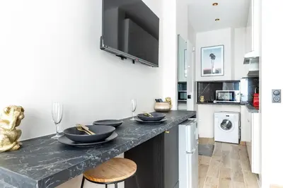 Cuisine ou kitchenette dans l'établissement Chaudron La Fayette Canal St-Martin Cozy 4P