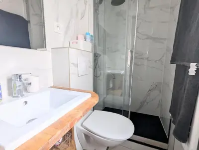Salle de bains dans l'établissement Studio Montmartre cosy et central