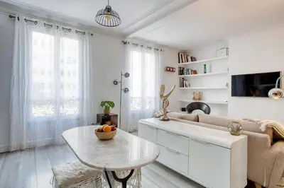 Télévision ou salle de divertissement dans l'établissement Appartement lumineux au cœur de Neuilly