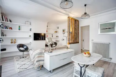 Coin salon dans l'établissement Appartement lumineux au cœur de Neuilly