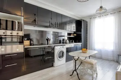 Cuisine ou kitchenette dans l'établissement Appartement lumineux au cœur de Neuilly