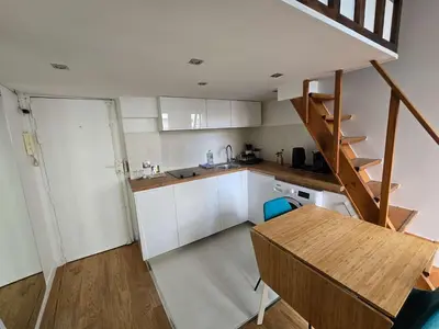 Cuisine ou kitchenette dans l'établissement Petit bijou au coeur du Marais
