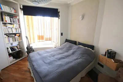 Un ou plusieurs lits dans un hébergement de l'établissement Cosy 1-Bedroom Apartment Near Montmartre