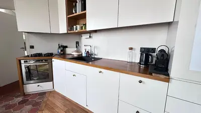 Cuisine ou kitchenette dans l'établissement Cosy 1-Bedroom Apartment Near Montmartre