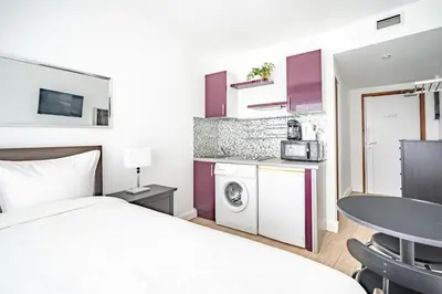 Cuisine ou kitchenette dans l'établissement Cozy studio Eiffel Tower et Beaugrenelle