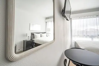 Télévision ou salle de divertissement dans l'établissement Cozy studio Eiffel Tower et Beaugrenelle