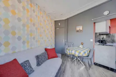 Cuisine ou kitchenette dans l'établissement Comfortable Studio - 2P - Canal Saint-Martin