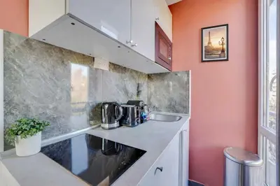 Cuisine ou kitchenette dans l'établissement Comfortable Studio - 2P - Canal Saint-Martin