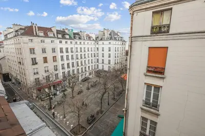 Vue générale sur Paris ou vue de la ville depuis l'appartement