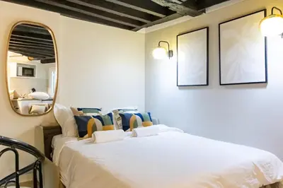 Un ou plusieurs lits dans un hébergement de l'établissement Charmant studio cosy entre Bastille et Marais