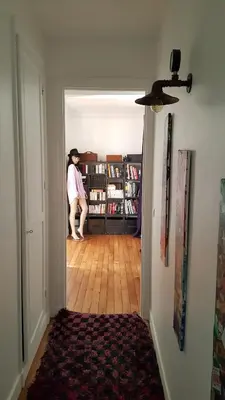 Bibliothèque dans l'appartement