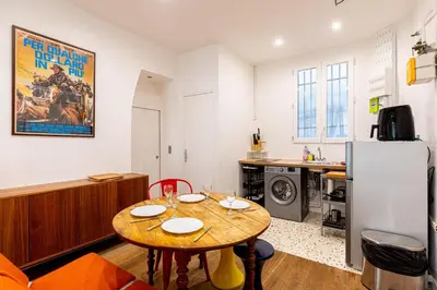 Cuisine ou kitchenette dans l'établissement GuestReady - Modern Comfort in Montparnasse